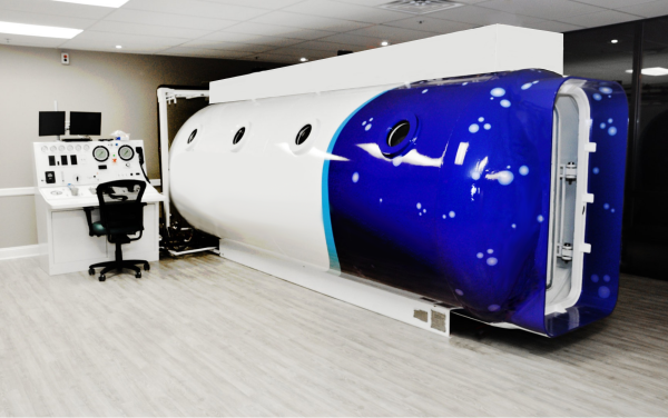 7200 Hyperbaric chamber white and blue